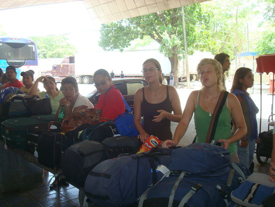 Bei der Gepaeckkontrolle auf der Costaricanischen Seite.