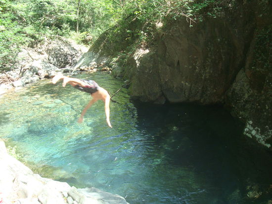 Sprung ins glasklare Wasser