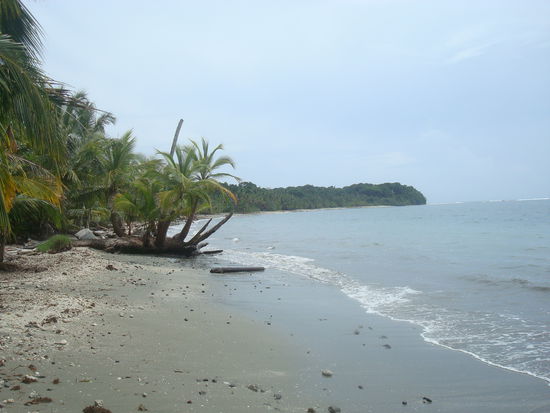 Die Straende sind zwar meist wunderschoen, das Baden aber wegen starken Stroemungen fast ueberall gefaehrlich