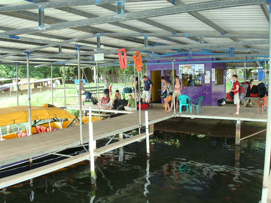 Warten aufs Wassertaxi