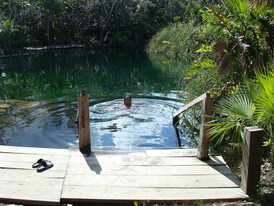 Urs am planschen (Cenote)