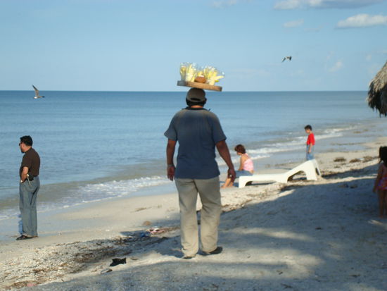 Am Strand von Progreso, ein Fischerort ca. eine Autostunde von Merida entfernt. Beliebter Badestrand der Meridaner
