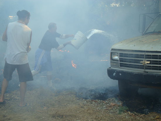 Feuerwehreinsatz von Steve und Urs. Urs war wieder mal hautnah dabei, leider kam telebaern diesmal nicht vorbei 