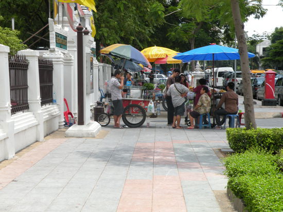 Es faellt uns immer wieder schwer an den kleinen Staenden vorbeizugehen.