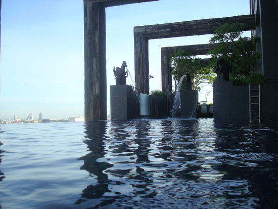 Pool im siam@siam. MEGA