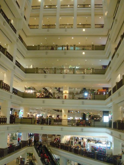 Neben unserem Hotel befand sich eine gigantische Shoppingmall...