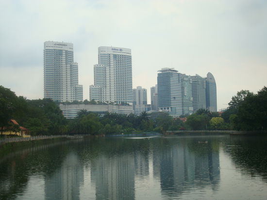 Mitten in der Stadt befinden sich die Lake Gardens, eine gruene Oase
