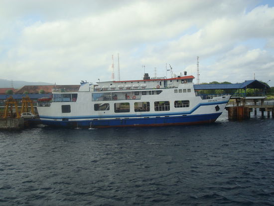 Mit dieser Faehre gings ab nach Java