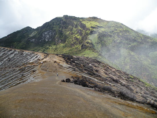 Traeger auf dem Weg zu seinem Arbeitsplatz