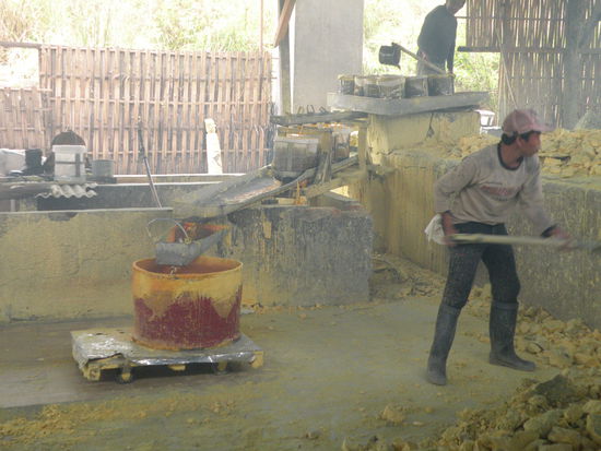 Zuerst erhitzt und fluessig gemacht...