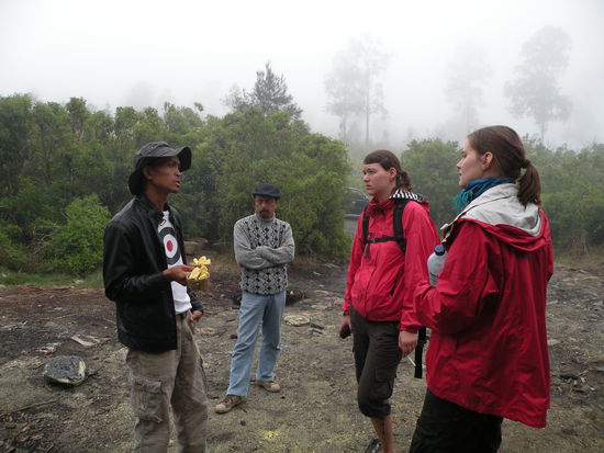 Hatta erklaert uns den Prozess