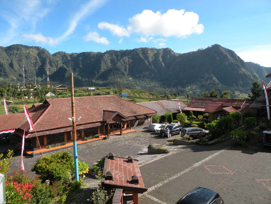 Blick von unserem Bungalow auf das Restaurant unserer Unterkunft...