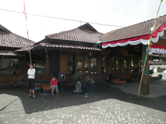 Schade, wir muessen wieder abreisen, in dieser tollen Umgebung haetten wirs schon noch ein bisschen ausgehalten