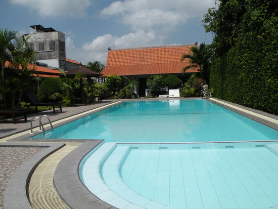 Innenhof mit Pool unseres Hotels (Hotel Tulips)