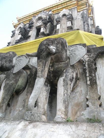 Ein Teil des angeblich aeltesten Tempel in Chiang Mai