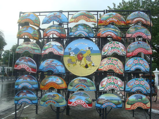 Die Schutzbleche der Rikschas sind auch Kunst