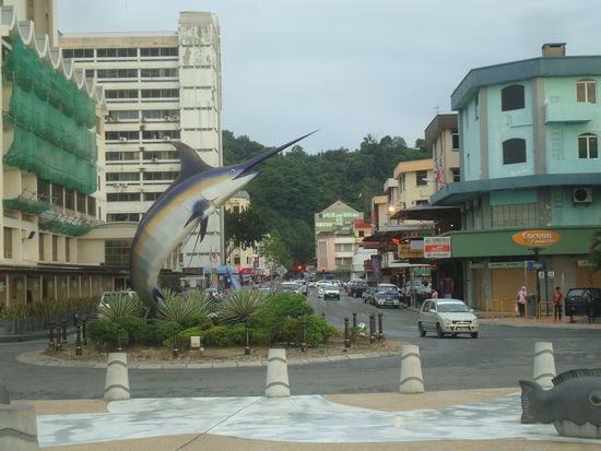 Blick von der Uferpromenade zur Stadt