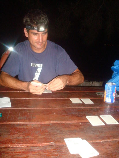 Den Abend verbringen wir wie so oft mit Kartenspielen