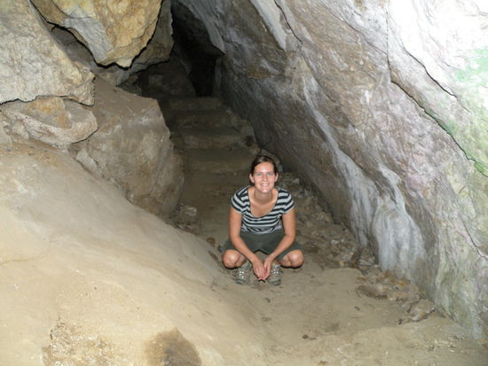 Der Ausgang der Hoehle ist sehr schmal