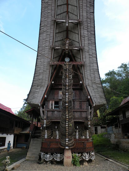 Typisches Toraja Haus eines Dorfchefs