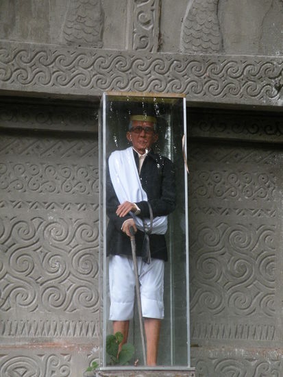 Holzpuppe eines Dorfchefs