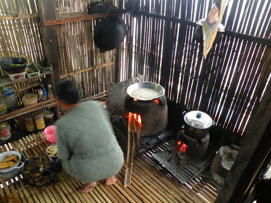 In der Kueche eines schwimmenden Hauses