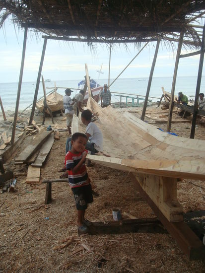 Grundstruktur eines Schoners. Auch die Kleinsten machen sich nuetzlich.