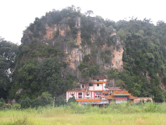 Tempel in den Felsen gebaut