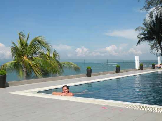 Wunderschoener Ausblick vom Pool unserer ersten Unterkunft
