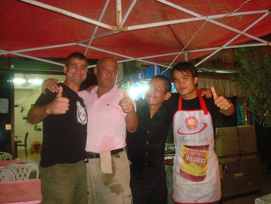 Verrueckte Japaner an ihrem Stand.