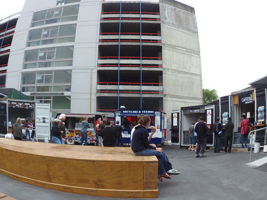 am Rande der RED Zone stehen eein paar Container...