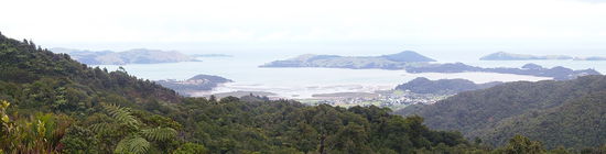 Nach der Eisenbahnfahrt erkunden wir noch die wunderschoene Kustenlandschaften der Coromandel Peninsula.