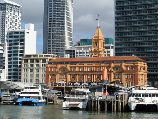 Das alte, wunderschoene Ferryterminal