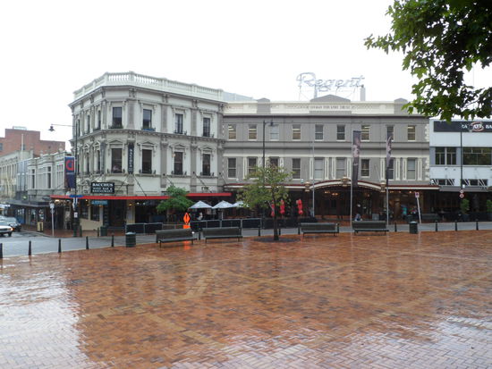 Am sogennanten Octagon, das Herz von Dunedin