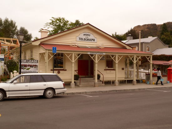 Haus in Arrowtown, alte Goldgraeberstadt, auf dem Weg nach Wanaka