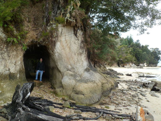 Man kann vom Wanderweg auch immer wieder an den Beach hinunter