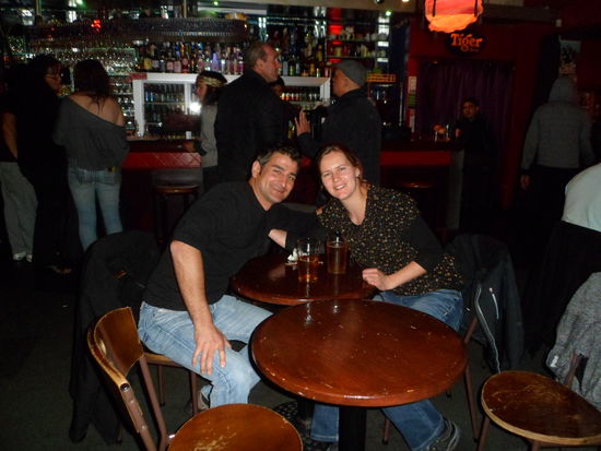 Wir nuetzen in Wellington die Gelegenheit und gehen wieder mal in den Ausgang, ueberall gibts Pubs und Livemusic, das hatten wir schon lange nicht mehr 