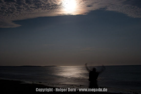 Der mit dem Vollmond tanzt.