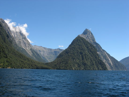 Mitre Peak (der bekannteste und meist fotografierte Berg im Milford Sound)