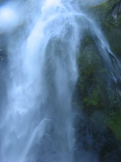 Unter diesem Wasserfall sind wir richtig nass geworden