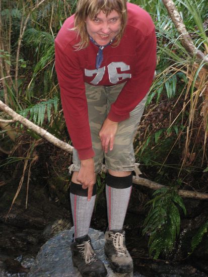 Man schaue bitte auf Manus rechten Schuh