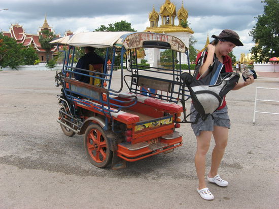 Ankunft an der Tempelanlage Pha That Luang