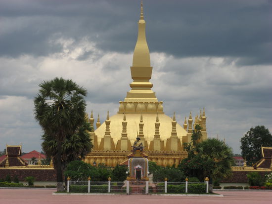 Ansicht auf den Pha That Luang