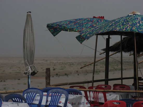 Vientiane's Mekong Front kurz vor einem heftigen Gewitter