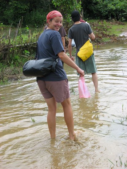 Auf dem "Wanderweg" zur Hoehle