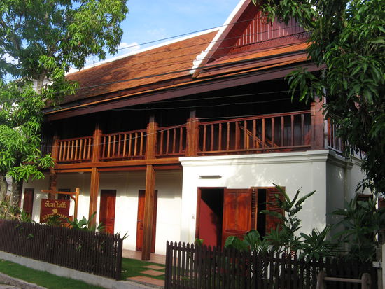 Typisches Holzhaus in Luang Prabang