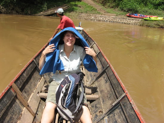 Manu versucht sich ein bissl vor der Sonne zu schuetzen