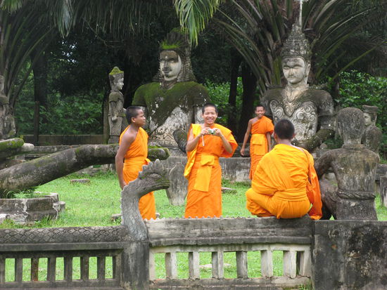 Eine Gruppe Moenche besuchte zur gleichen Zeit wie wir den Park und hatte jede Menge Spass