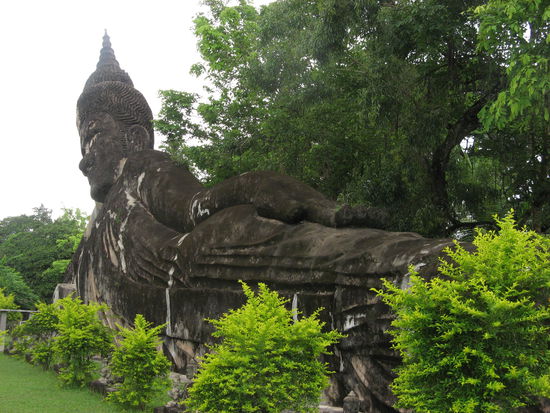 Die groesste Buddhastatue des Parkes
