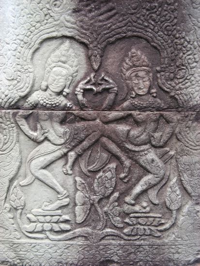 Apsaras im Relief